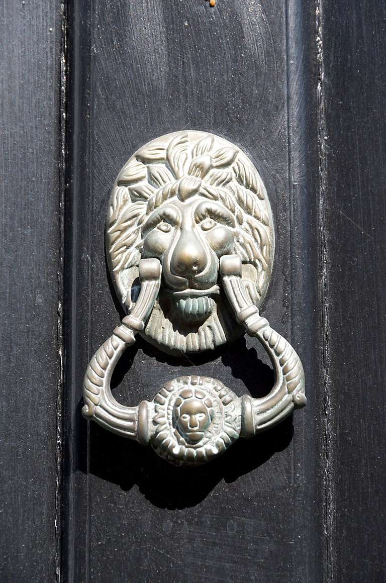 door knocker